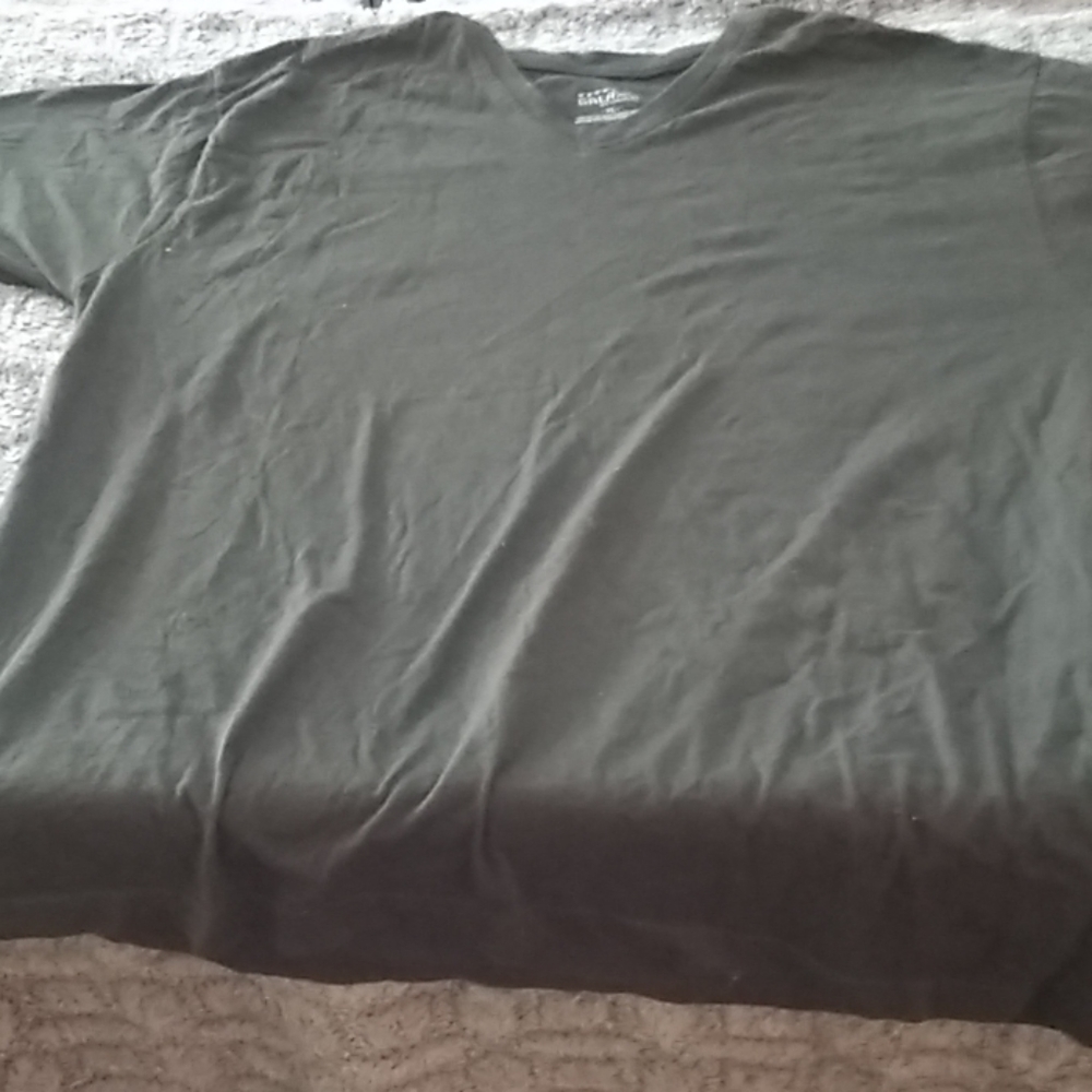 Men's army green t-shirt